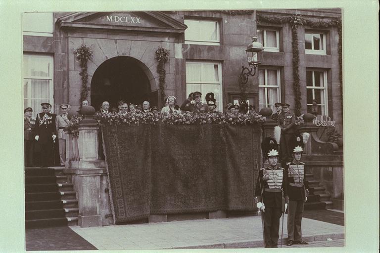 [Bezoek van H.M. koningin Juliana en Z.K.H. prins Bernhard aan 's-Hertogenbosch, 7 juli 1954]