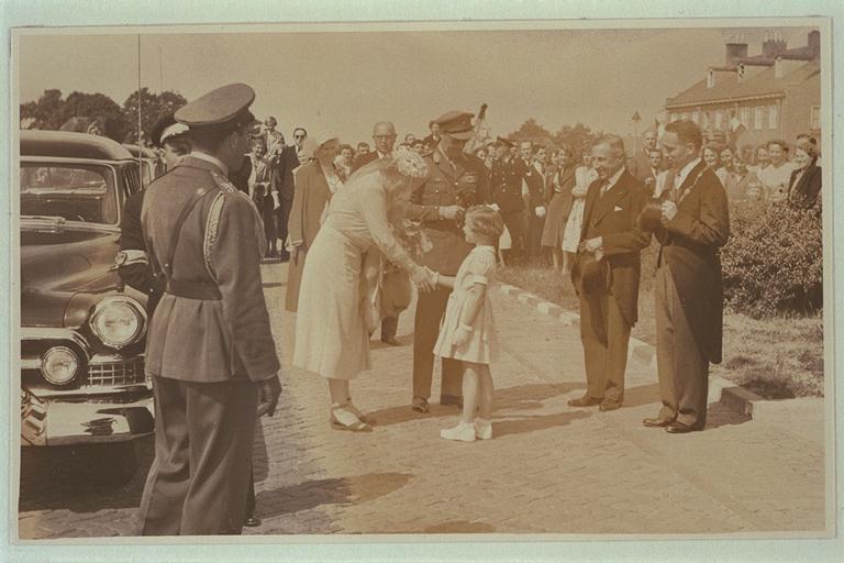 [Bezoek van H.M. Koningin Juliana aan Breda bij gelegenheid van het 700-jarig bestaan van de stad]