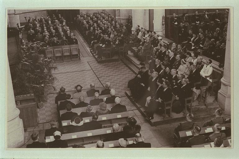 [Bezoek van H.M. Koningin Juliana aan Koninklijke Militaire Academie bij gelegenheid van 125-jarig bestaan]